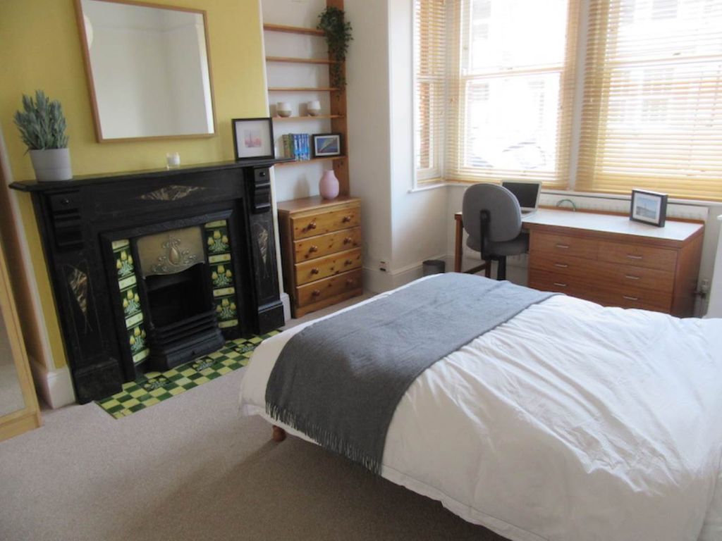 Property photo 3 of 12 Room 1