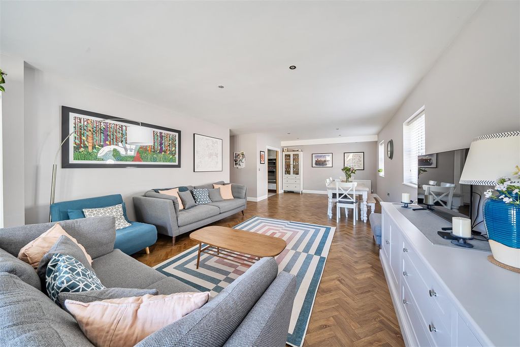 Property photo 3 of 15 Open Plan