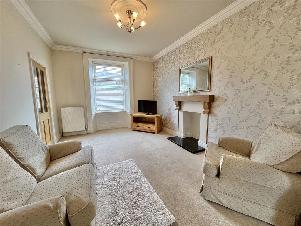 Property photo 3 of 14 Lounge