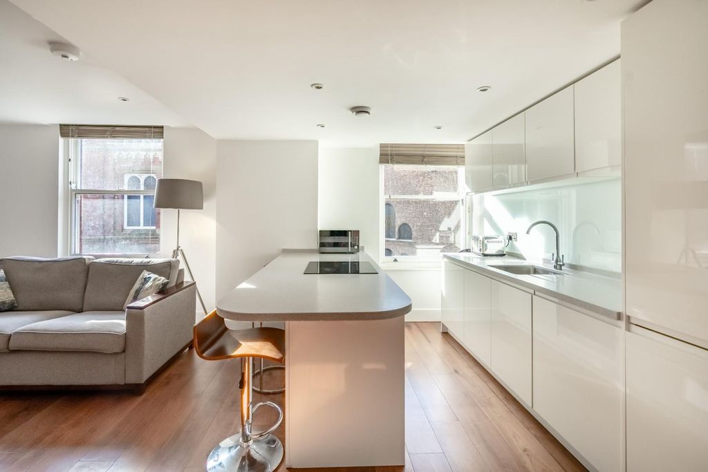 Property photo 2 of 14 12 Castle Chambers-4.Jpg