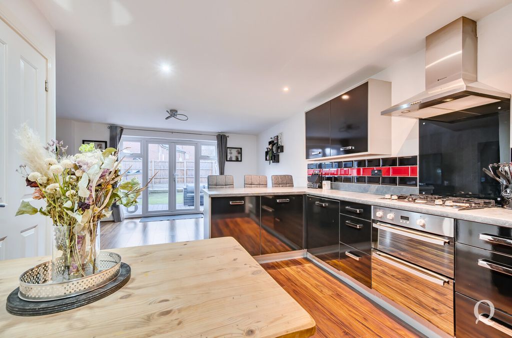 Property photo 2 of 18 7F103628-0Dd9-478...