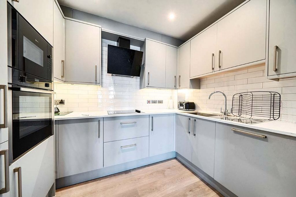 Property photo 3 of 12 Kitchen
