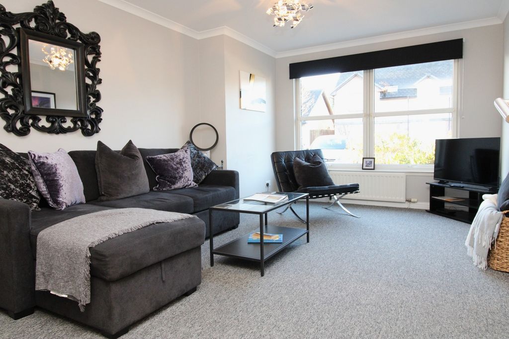 Property photo 2 of 8 Lounge