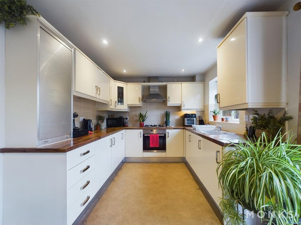 Property photo 3 of 14 Cam01348G0-Pr0475-Still009.Jpg