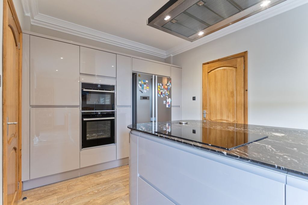 Property photo 2 of 26