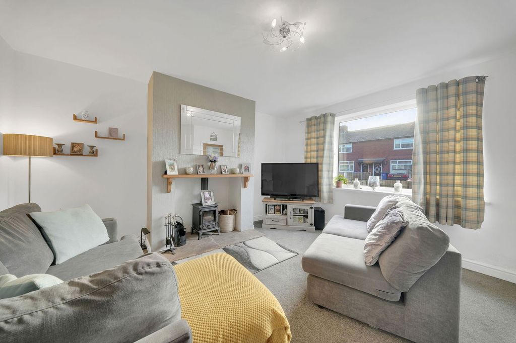 Property photo 2 of 26