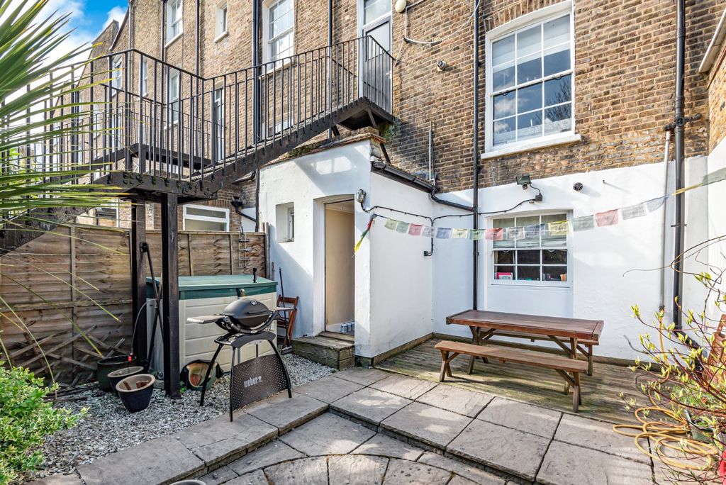 Property photo 2 of 7 Garden