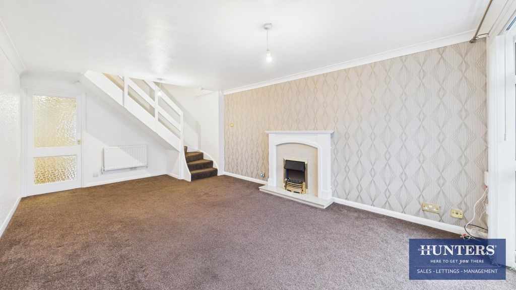 Property photo 3 of 18 Living Room