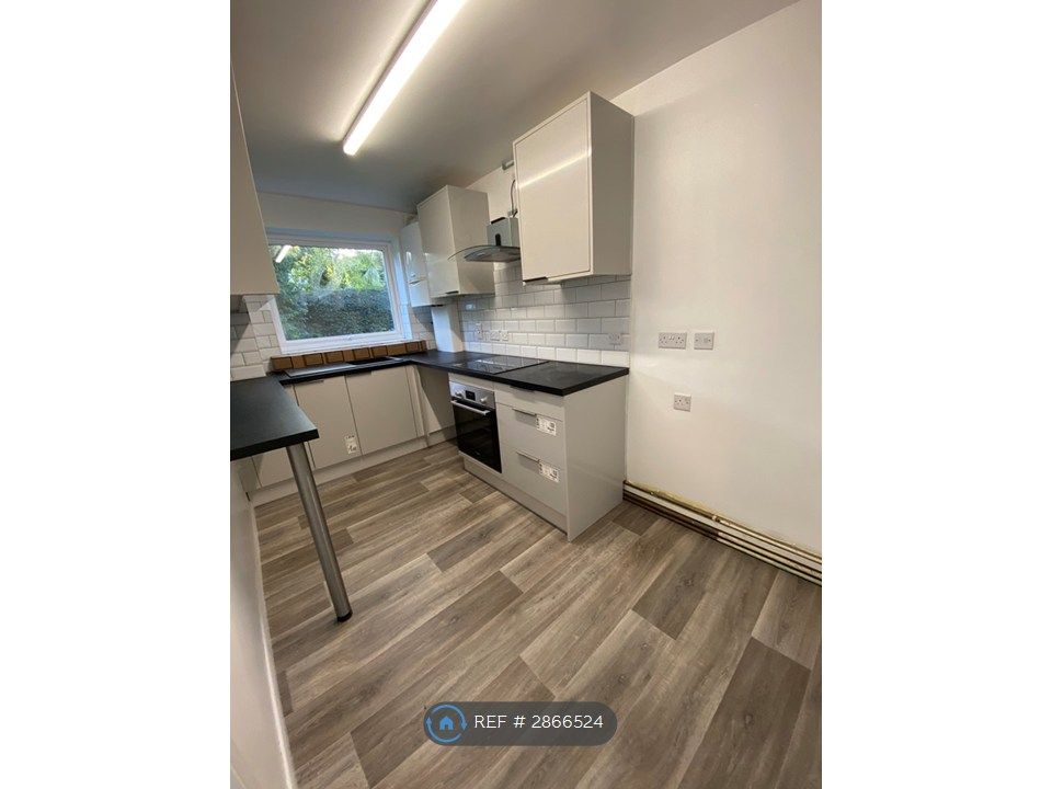 Property photo 2 of 9 Kitchen