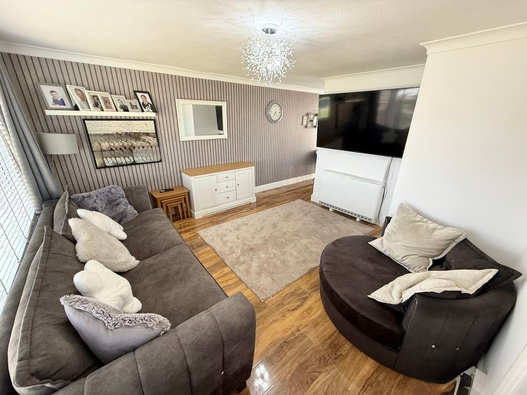 Property photo 2 of 15 Lounge