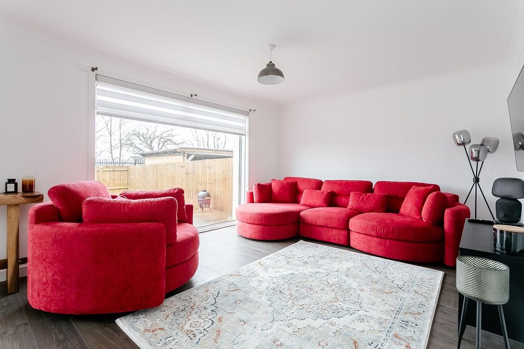 Property photo 2 of 27