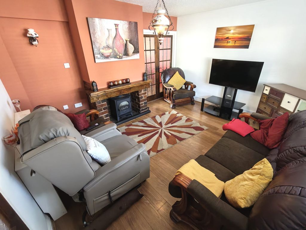 Property photo 2 of 20 Lounge A