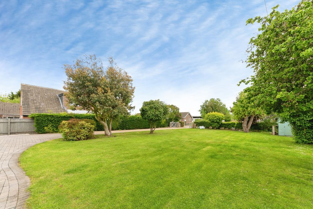 Property photo 2 of 19 Front Garden View 2