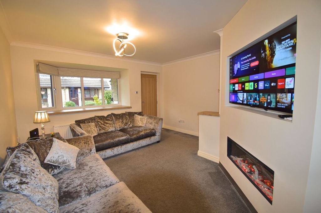 Property photo 2 of 17 Sitting Room
