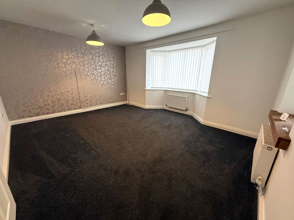 Property photo 2 of 12 Lounge