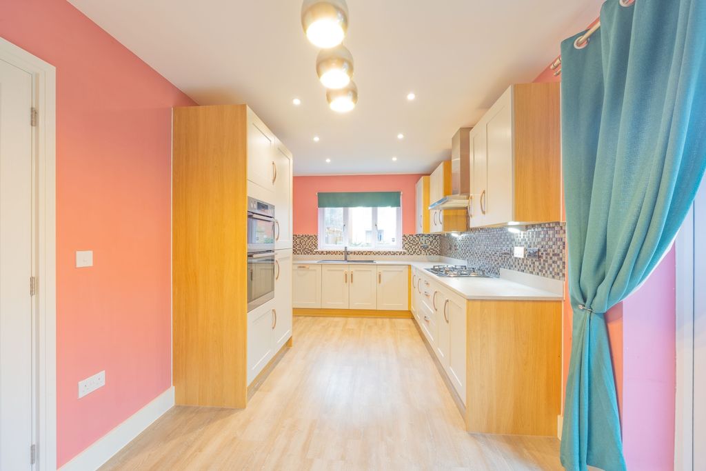 Property photo 3 of 23 Ewemovetaunton Jeffords Close 2 (4)