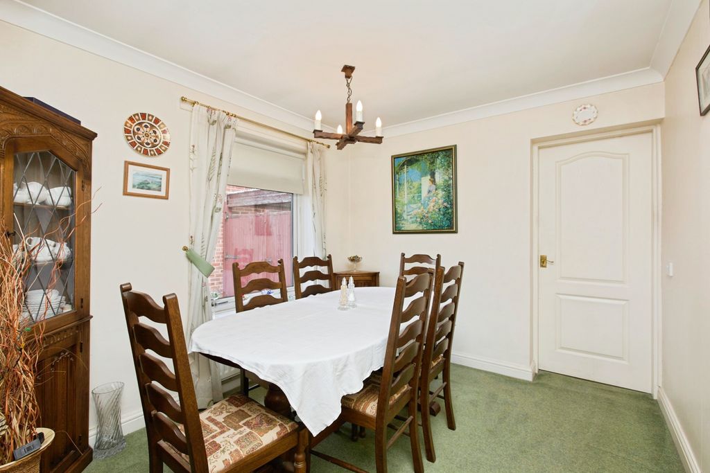 Property photo 3 of 15 Dining Room