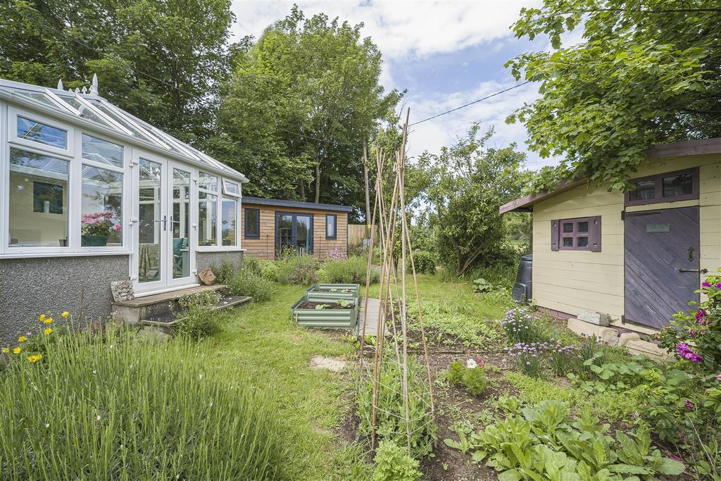 Property photo 3 of 27