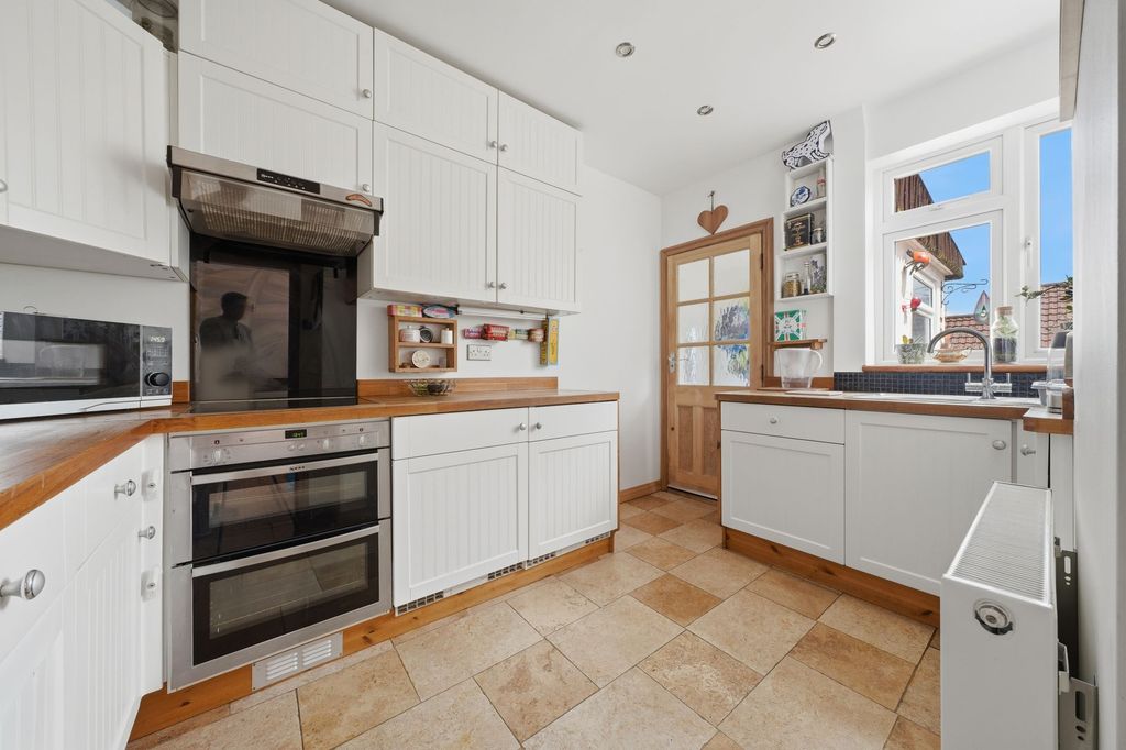 Property photo 2 of 19