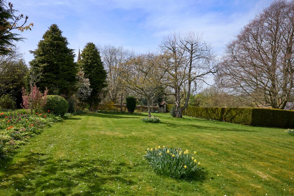 Property photo 3 of 33 Garden
