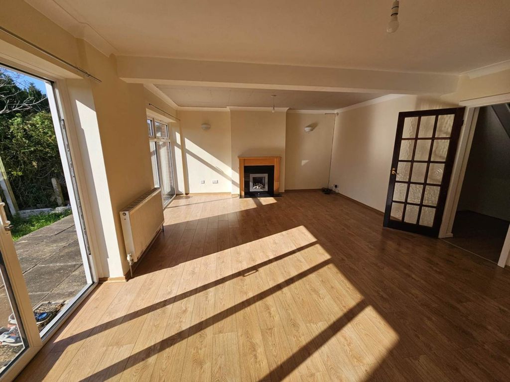 Property photo 3 of 25