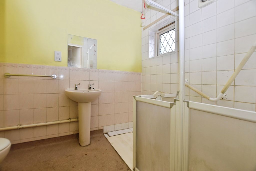 Property photo 3 of 6 Wet Room