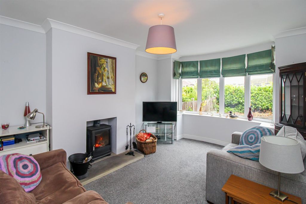 Property photo 3 of 11 Lounge