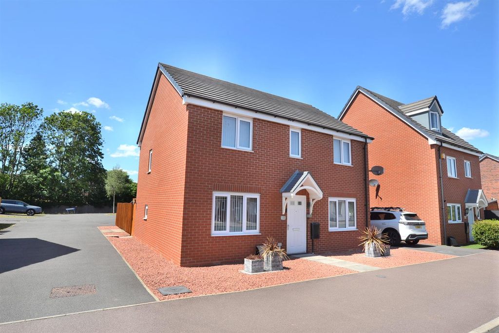 Property photo 1 of 33 Woodpecker Way (1).Jpg