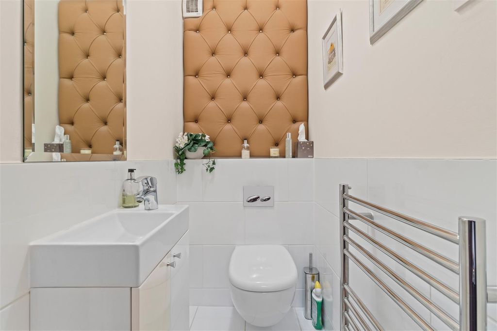 Additional image 16 of 3 bed flat for saleSt. Johns Road, Meads, Eastbourne BN20