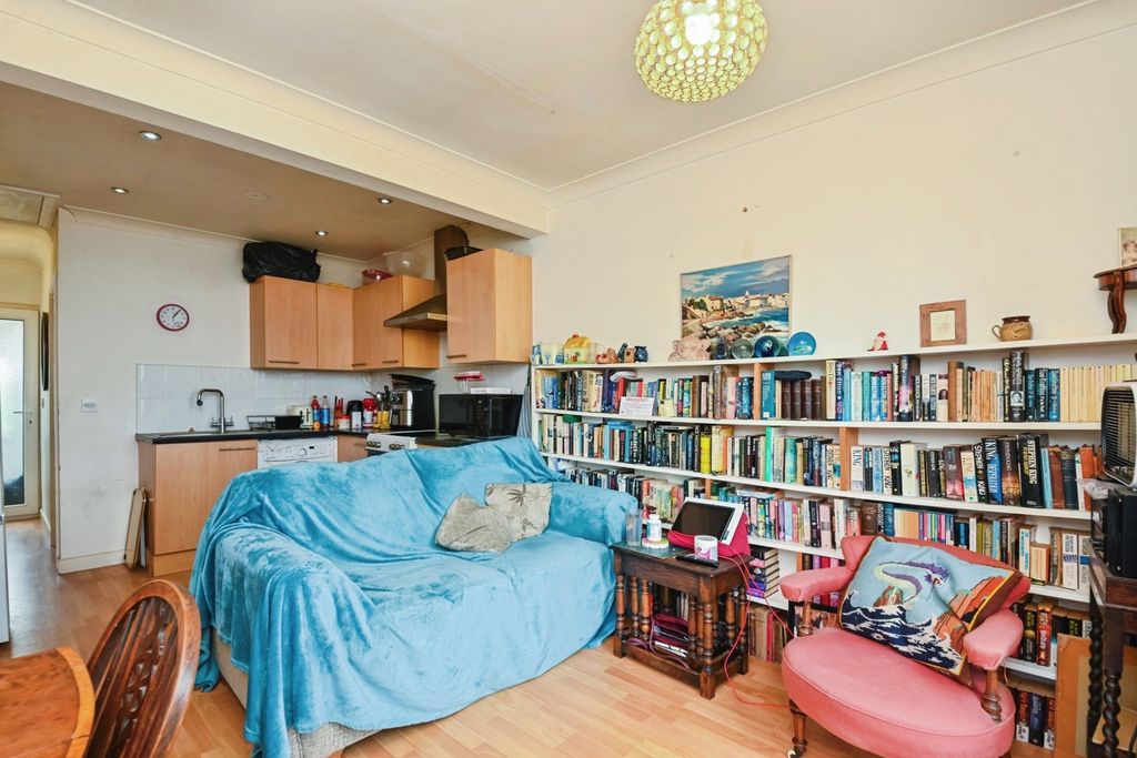 Property photo 2 of 7 Pbox-Img.Jpg