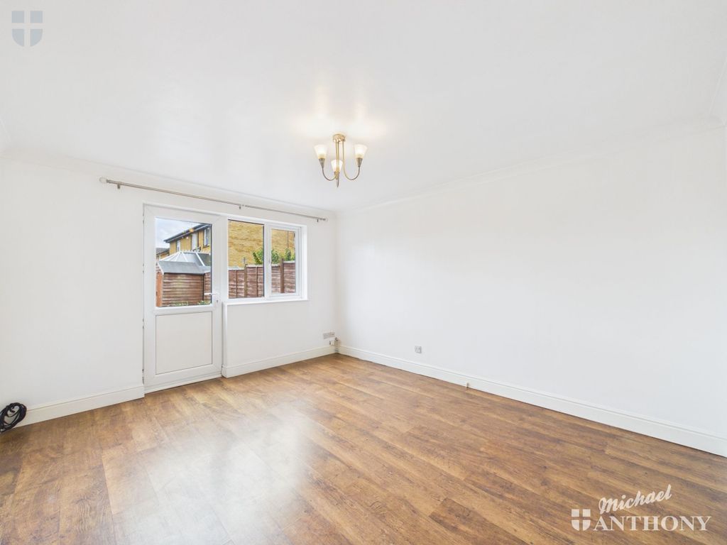 Property photo 2 of 11 Cam03218G0-Pr0986-Still001