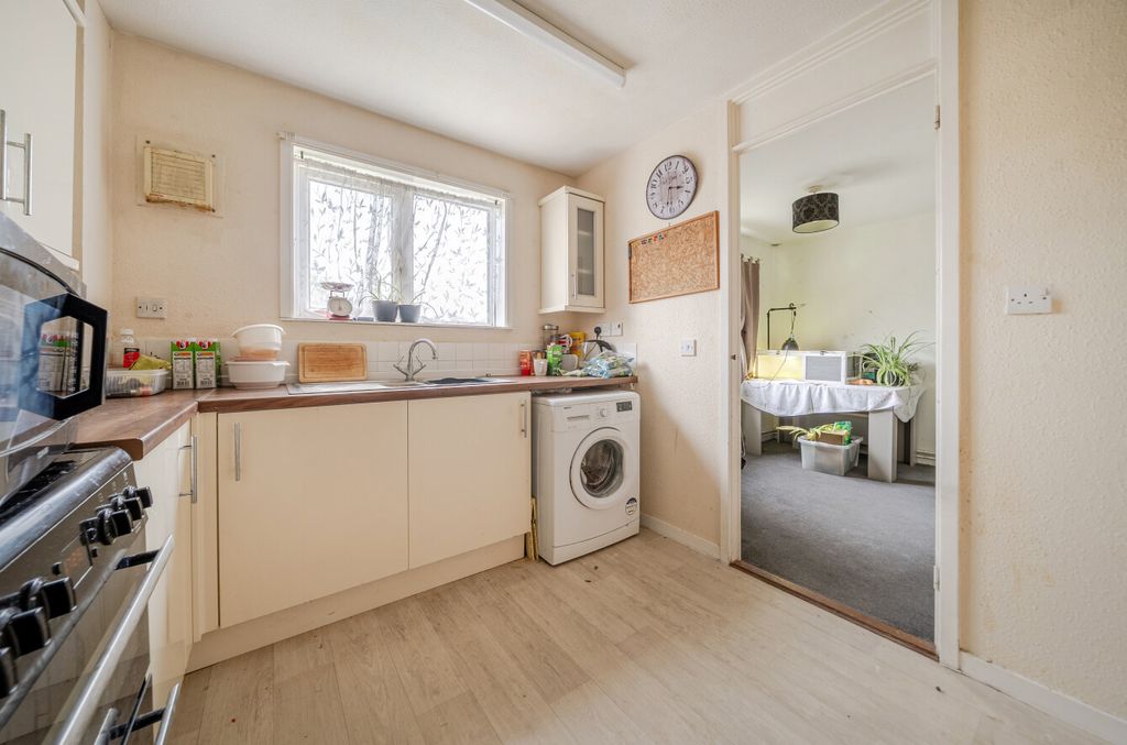 Property photo 3 of 10 1446821-11-69Dfb0...