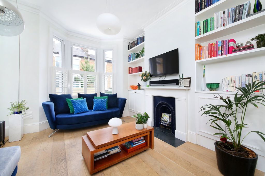 Property photo 1 of 18