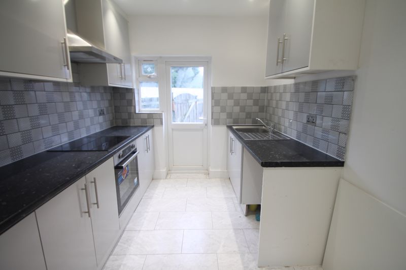 Property photo 1 of 12 Photo 6