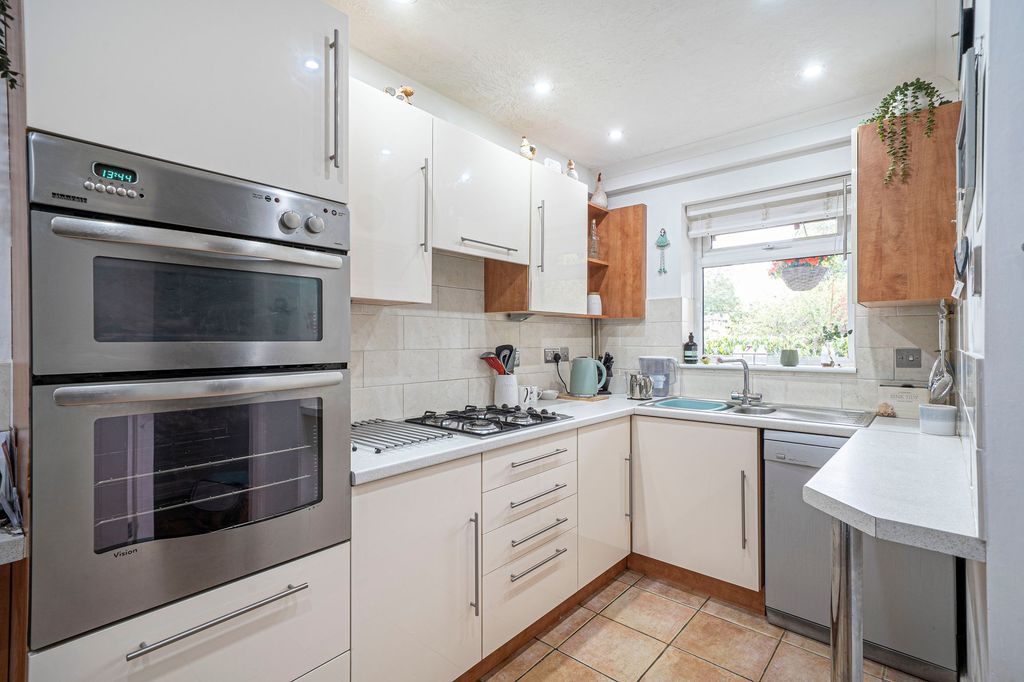Property photo 2 of 25 Kitchen/Breakfast Room
