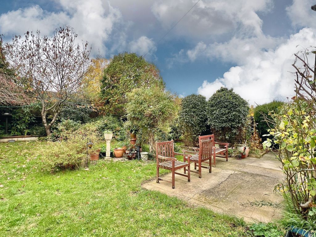 Property photo 2 of 20