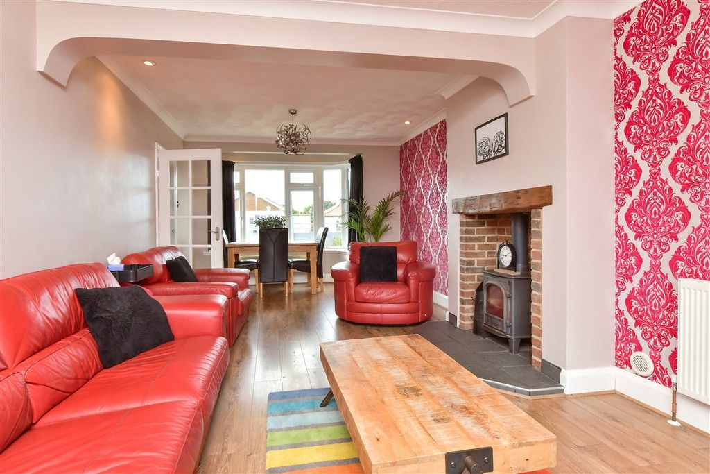 Property photo 1 of 12 Lounge