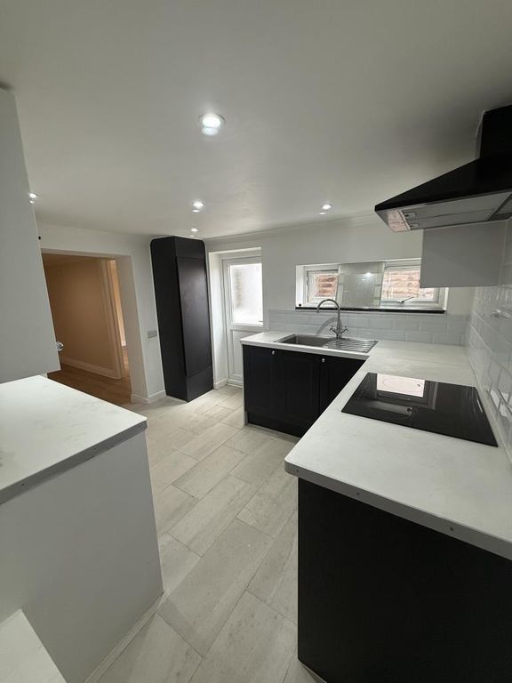 Property photo 3 of 10 Kitchen