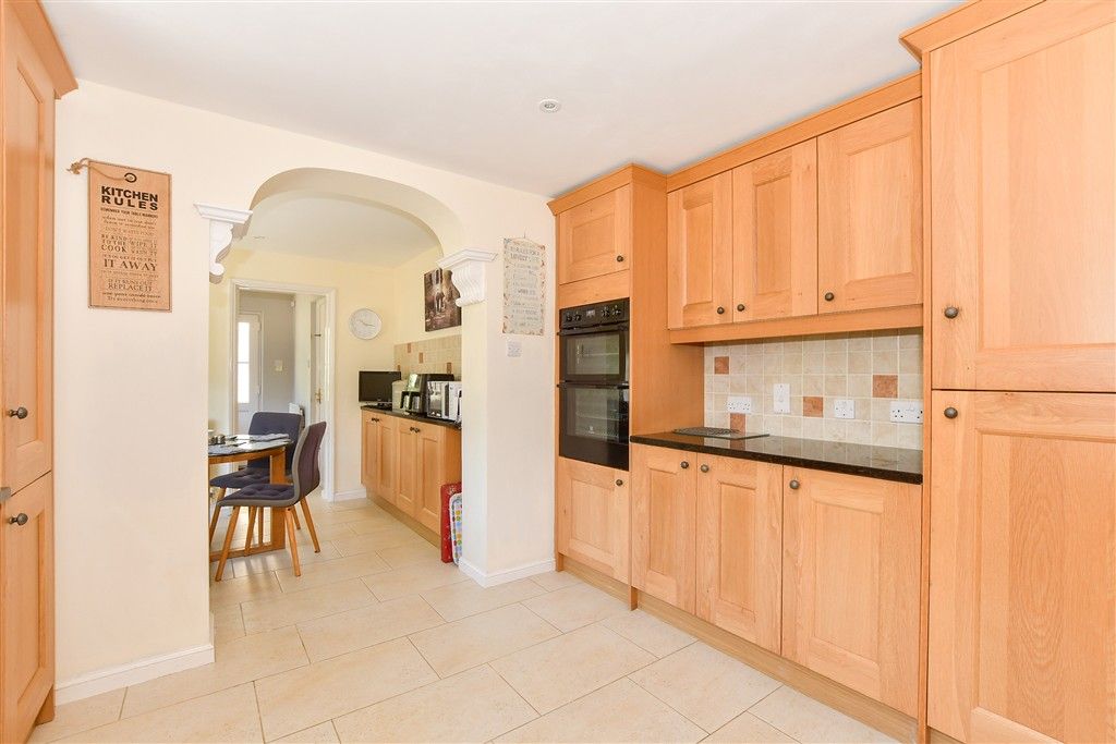Property photo 3 of 18 Kitchen