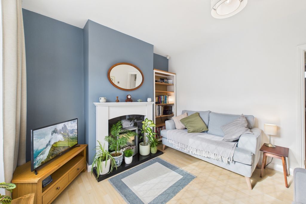 Property photo 3 of 22 Cam04661G0-Pr0195-Still005