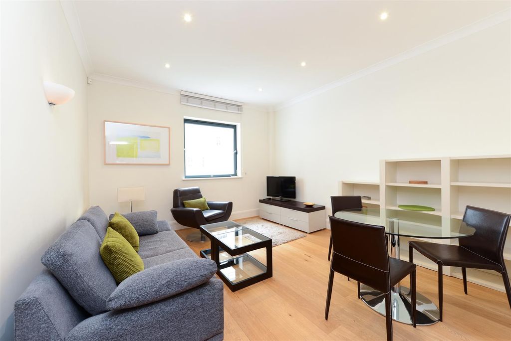 Property photo 2 of 8 101 West Block County Hall Se1-5926.Jpg