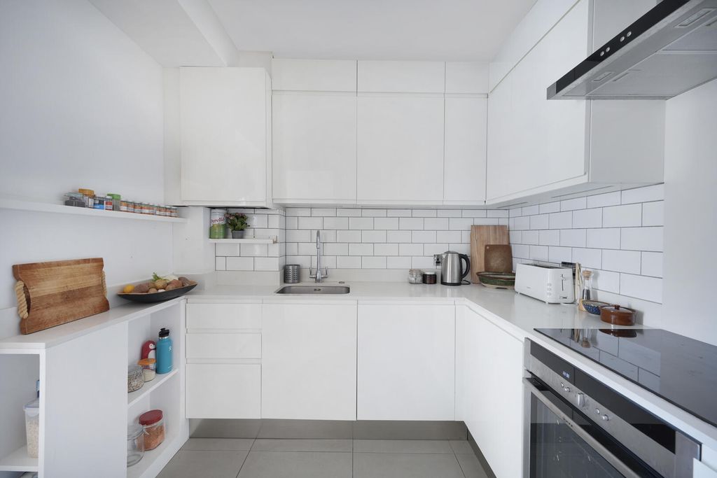 Property photo 2 of 20 Kitchen