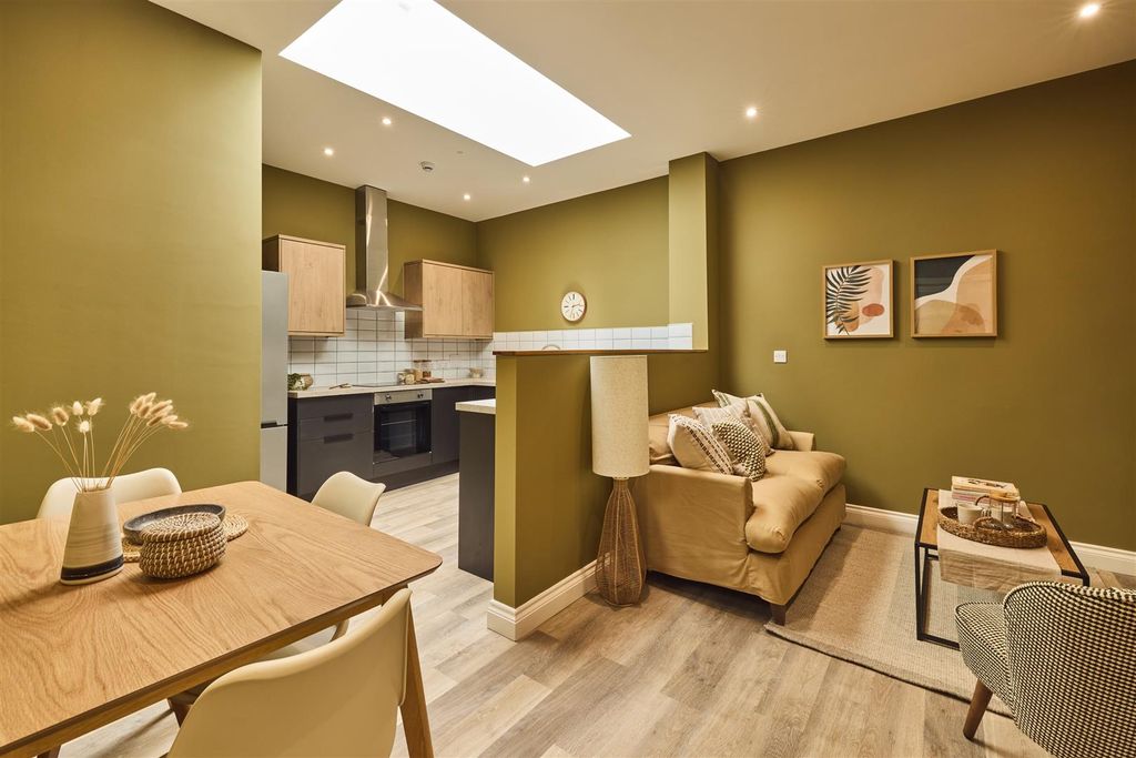 Property photo 1 of 43 Student Flats - Exeter_0882.Jpg