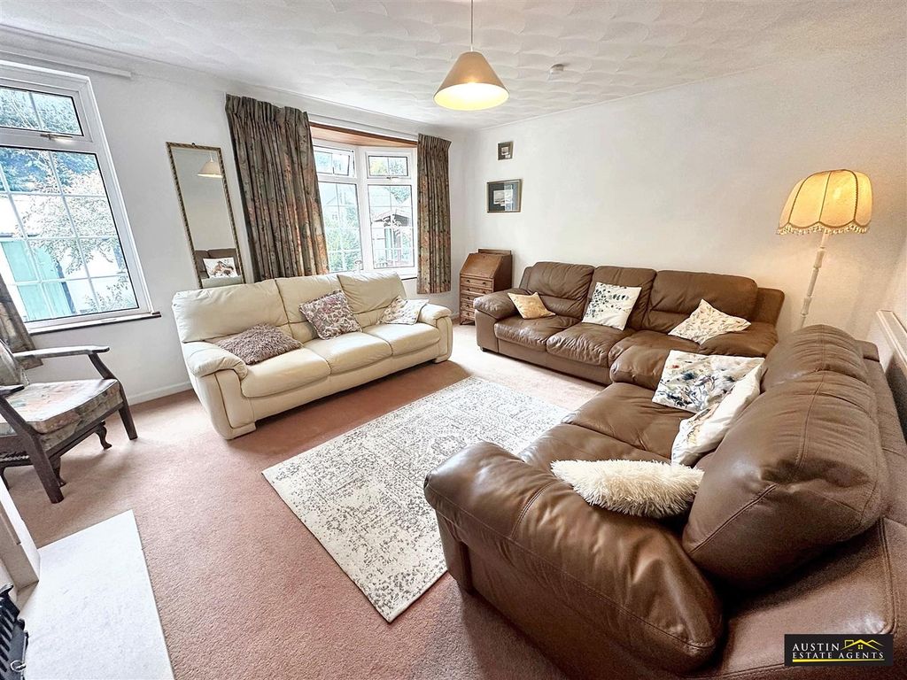 Property photo 2 of 20