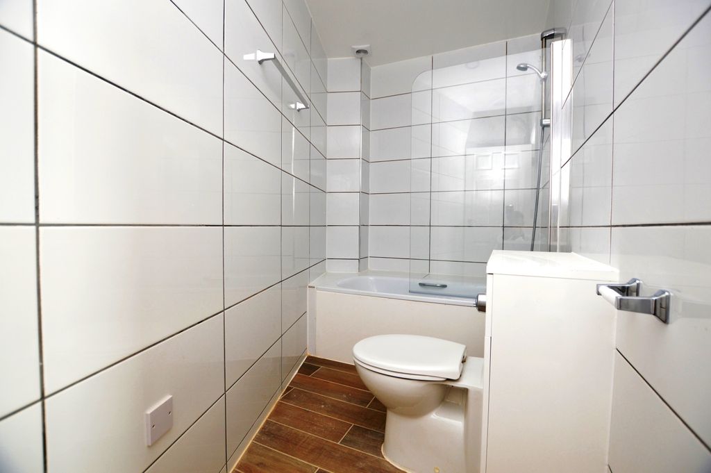 Property photo 3 of 7 Bathroom