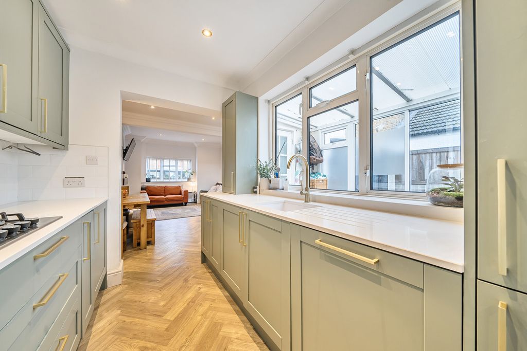 Property photo 2 of 20 Kitchen