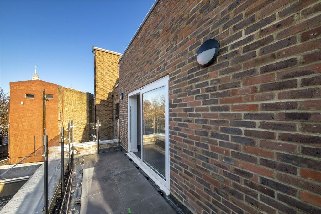 Property photo 2 of 8 Picture No. 34