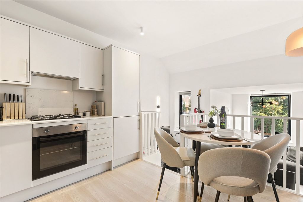 Property photo 1 of 10 Kitchen