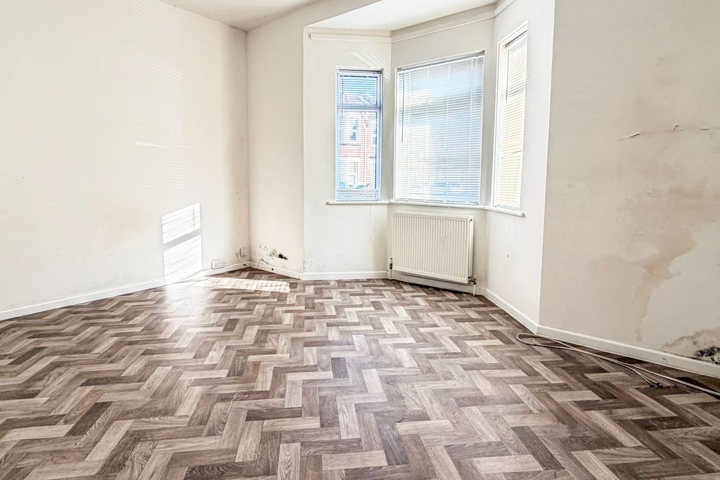 Property photo 3 of 15 2 Churchill Road, St Thomas, Exeter, Devon, Ex2 9Bu