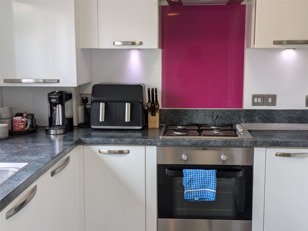 Property photo 2 of 8 Kitchen